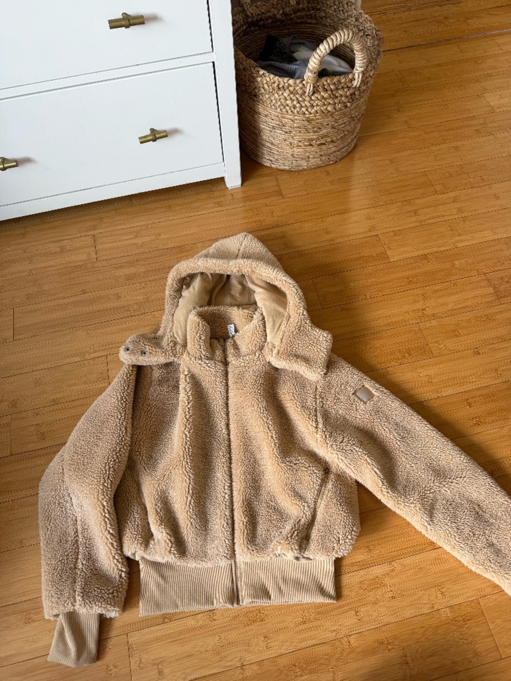 Alo Yoga Foxy Sherpa Zip Hoodie Jacket – Tan/Beige – XS